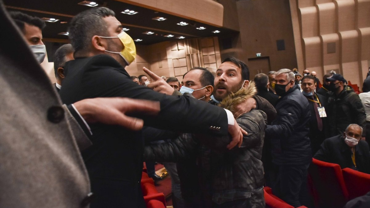 İstanbul Taksiciler Esnafı Odası seçimlerinde arbede yaşandı